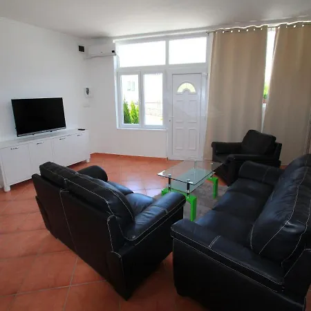 Nero Novi Vinodolski