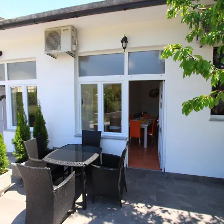 Nero Novi Vinodolski