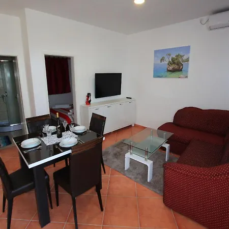 Nero Apartment