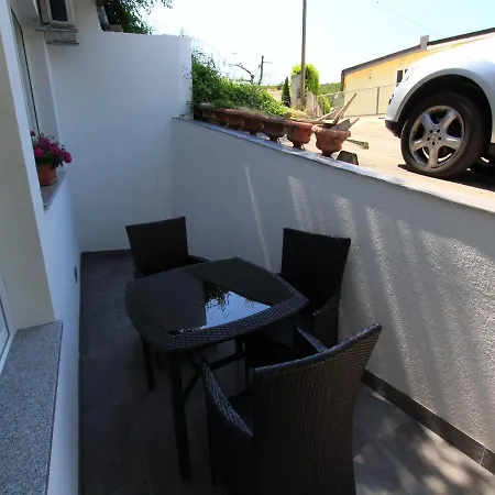 Nero Novi Vinodolski